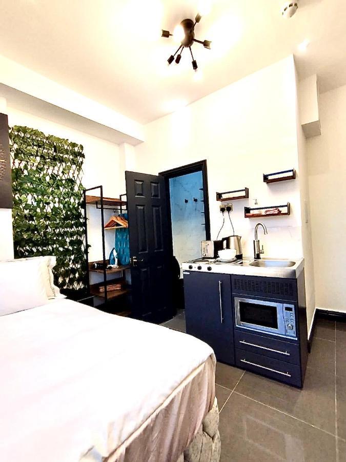 Duke And Duchess Apartments And Rooms - Private In Room Hot Tub Suites London Exterior photo