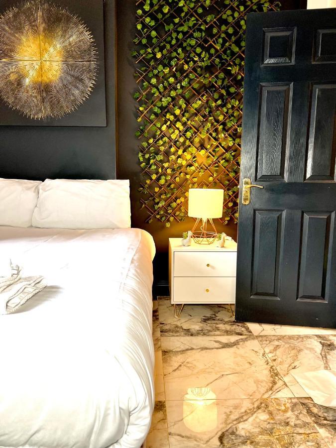 Duke And Duchess Apartments And Rooms - Private In Room Hot Tub Suites London Exterior photo