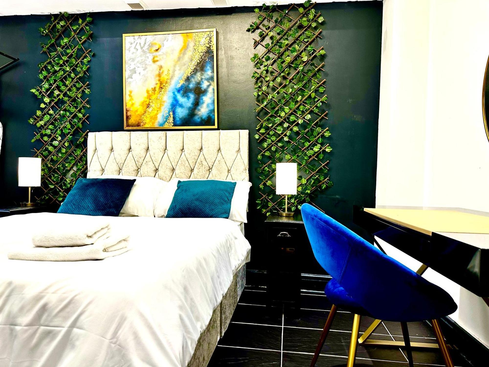 Duke And Duchess Apartments And Rooms - Private In Room Hot Tub Suites London Exterior photo