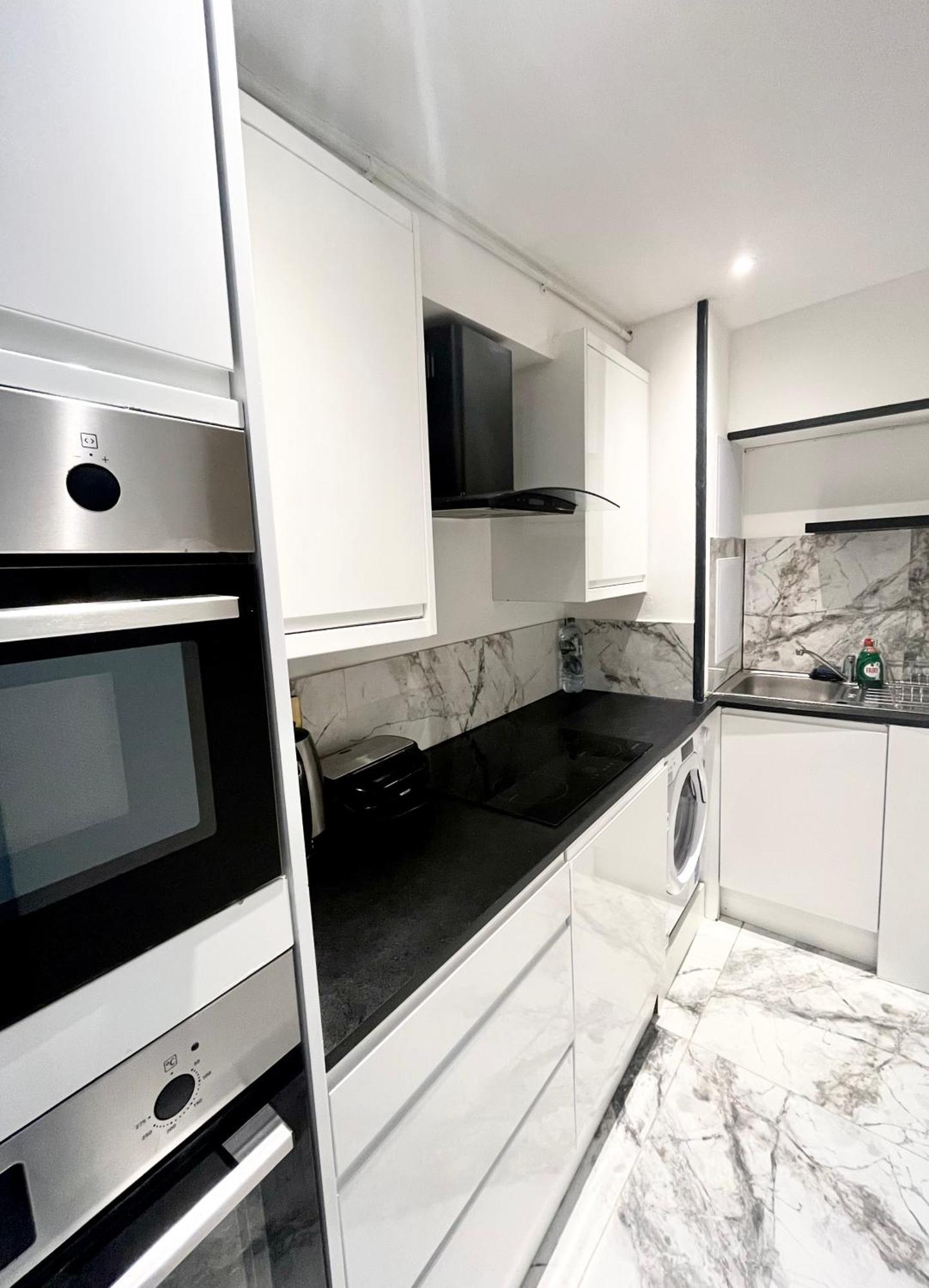Duke And Duchess Apartments And Rooms - Private In Room Hot Tub Suites London Exterior photo
